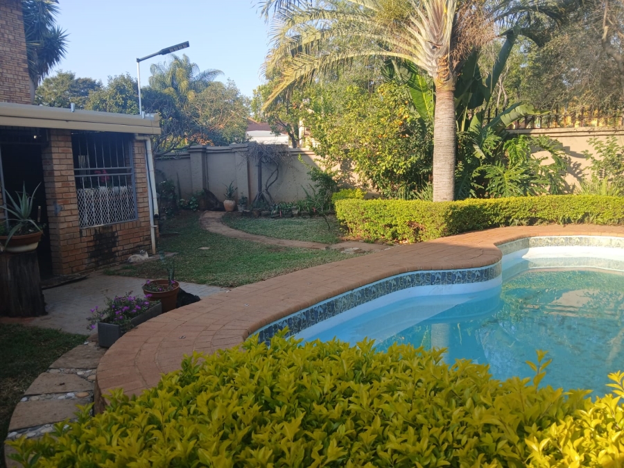 6 Bedroom Property for Sale in Cashan North West